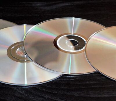 discs g9a8b6fb90 1280 400x350 - Gdzie Wyrzucać Płyty CD? Utylizacja, Segregacja Śmieci, Recykling